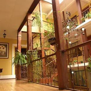 Mía Leticia Hostal
